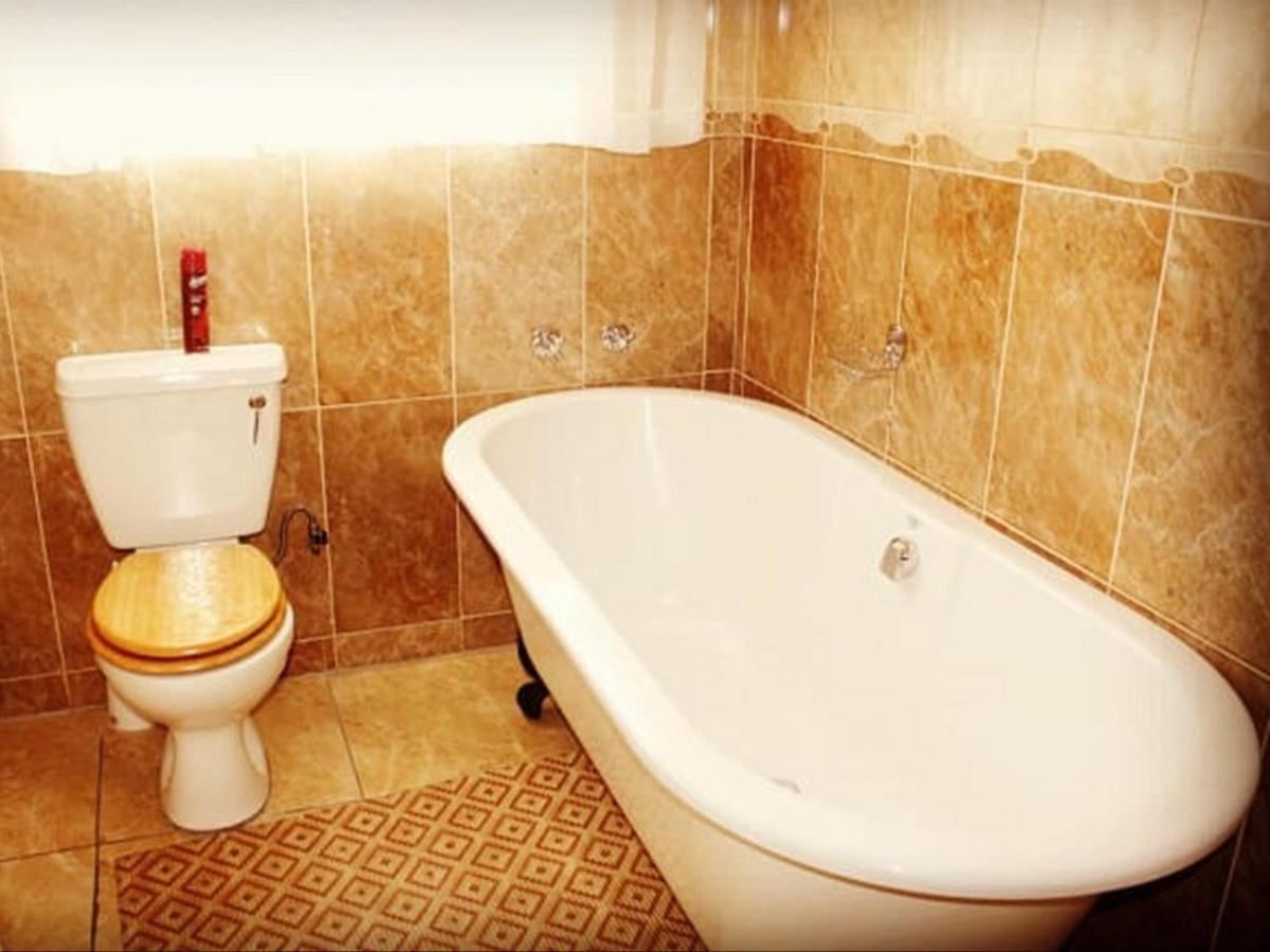 Moshitametsi Guesthouse Kempton Park Exteriör bild