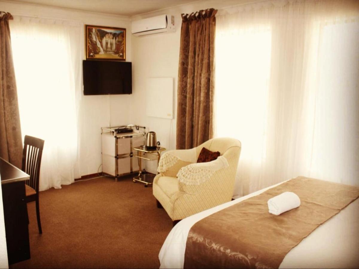 Moshitametsi Guesthouse Kempton Park Exteriör bild