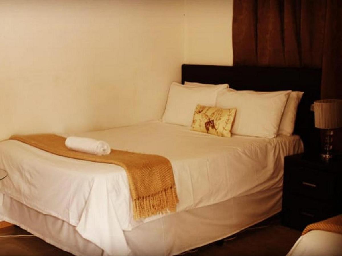 Moshitametsi Guesthouse Kempton Park Exteriör bild