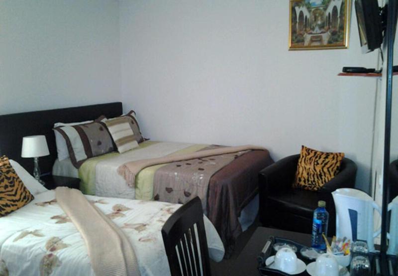 Moshitametsi Guesthouse Kempton Park Exteriör bild