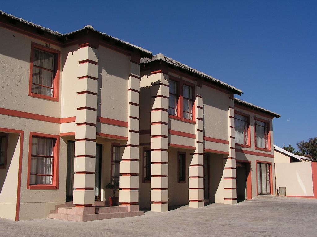 Moshitametsi Guesthouse Kempton Park Exteriör bild