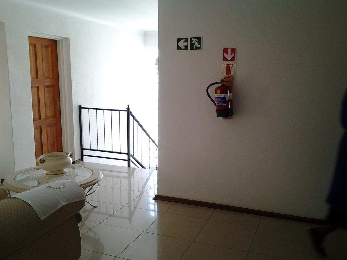 Moshitametsi Guesthouse Kempton Park Exteriör bild