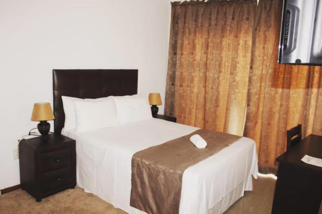 Moshitametsi Guesthouse Kempton Park Exteriör bild